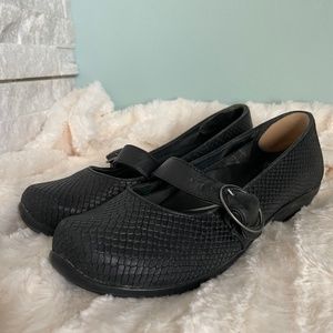 Women’s  Dansko Orla Snake Charcoal Black Mary Jane Buckle Comfort Shoe (sz 37)